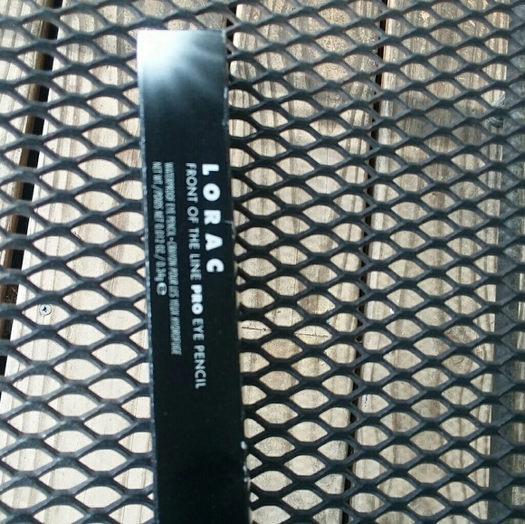 THE NUBIAN BY JULIA'S PLACE, LORAC GOLD EYE LINER - Picture 5 of 5